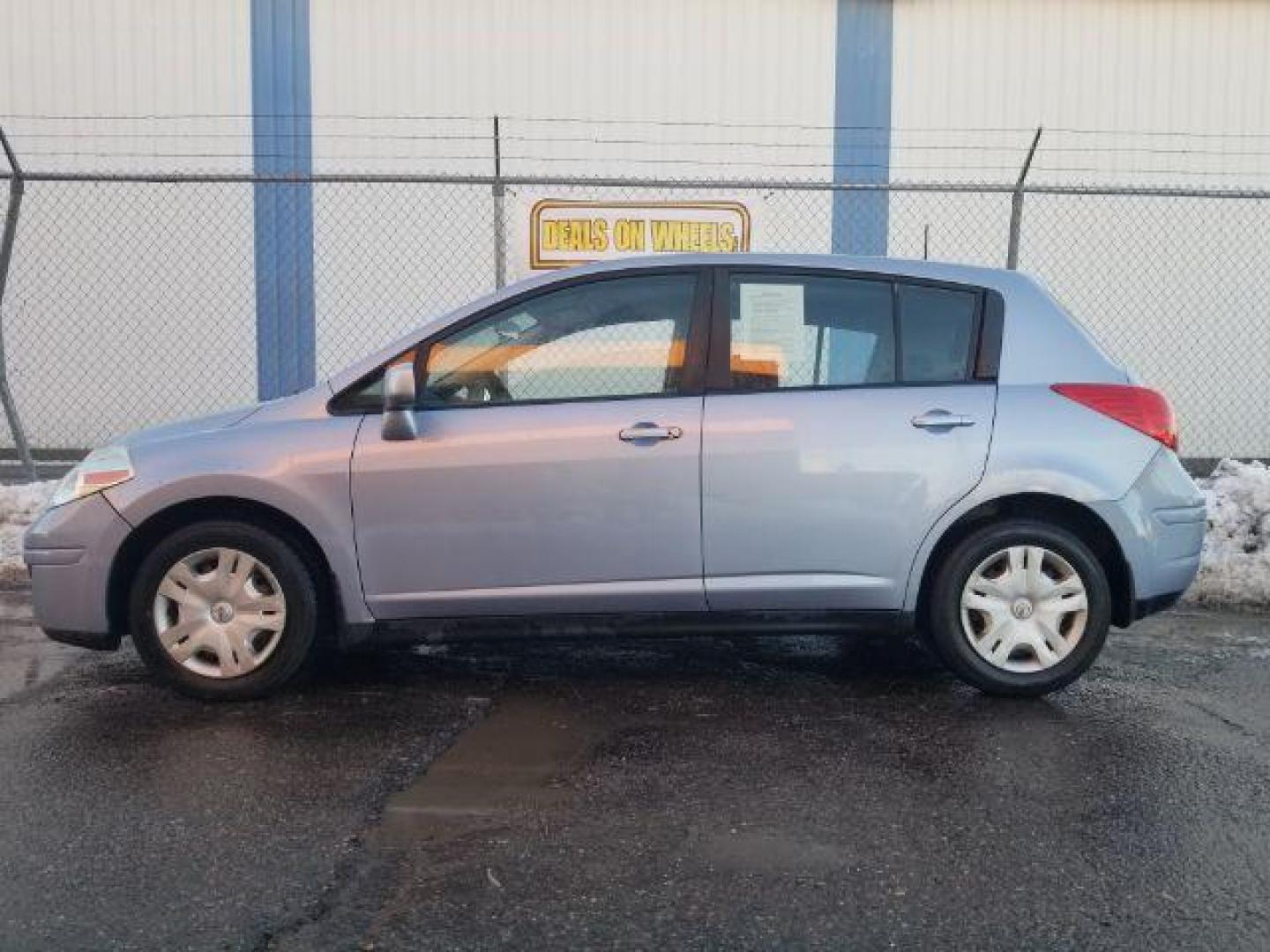 2010 Nissan Versa 1.8 SL Hatchback (3N1BC1CP2AL) with an 1.8L L4 DOHC 16V engine, Continuously Variable Transmission transmission, located at 601 E. Idaho St., Kalispell, MT, 59901, (406) 300-4664, 0.000000, 0.000000 - Photo#6