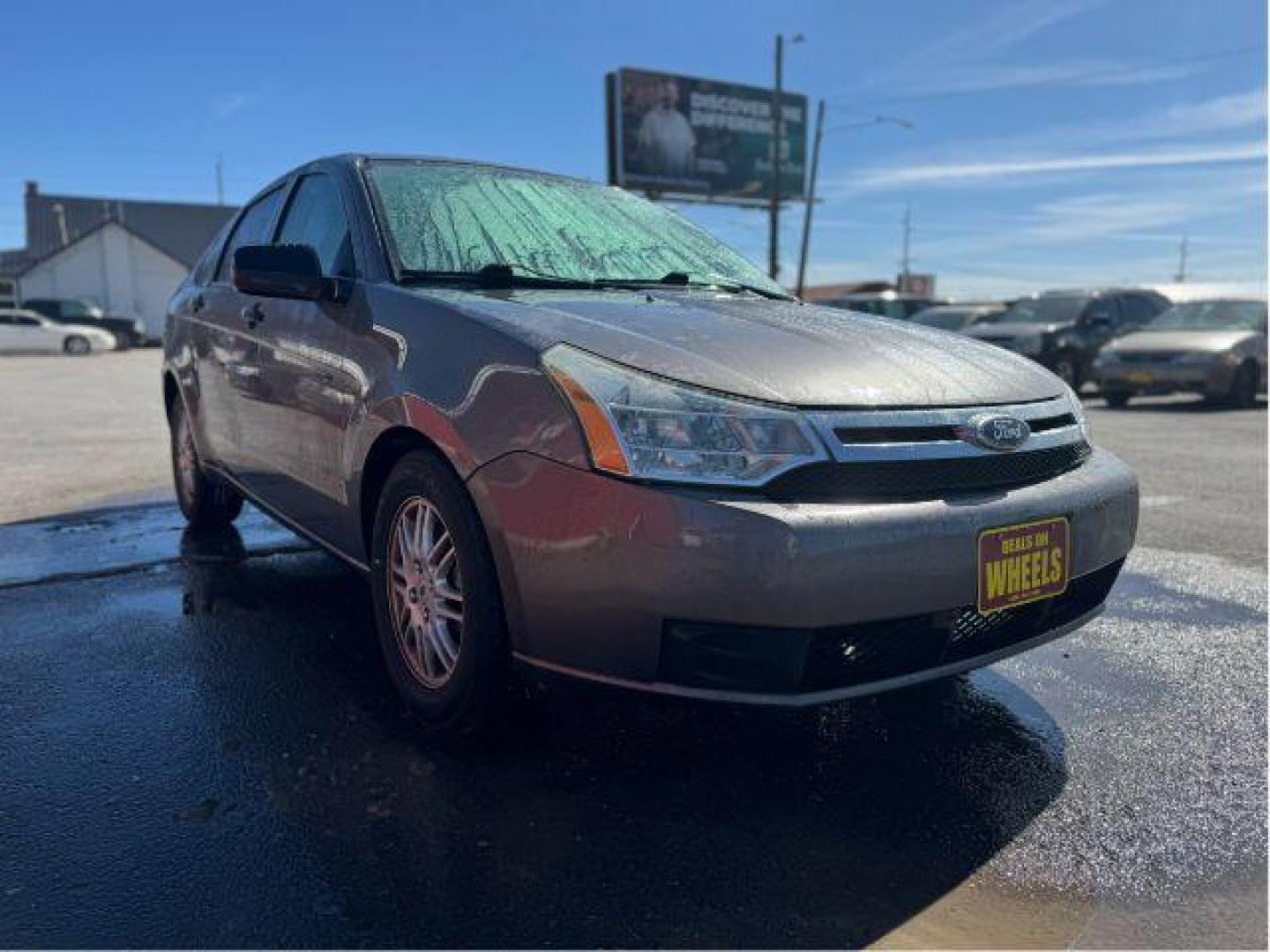 2011 Ford Focus SE Sedan (1FAHP3FN1BW) with an 2.0L L4 DOHC 16V engine, located at 601 E. Idaho St., Kalispell, MT, 59901, (406) 300-4664, 0.000000, 0.000000 - Photo#6