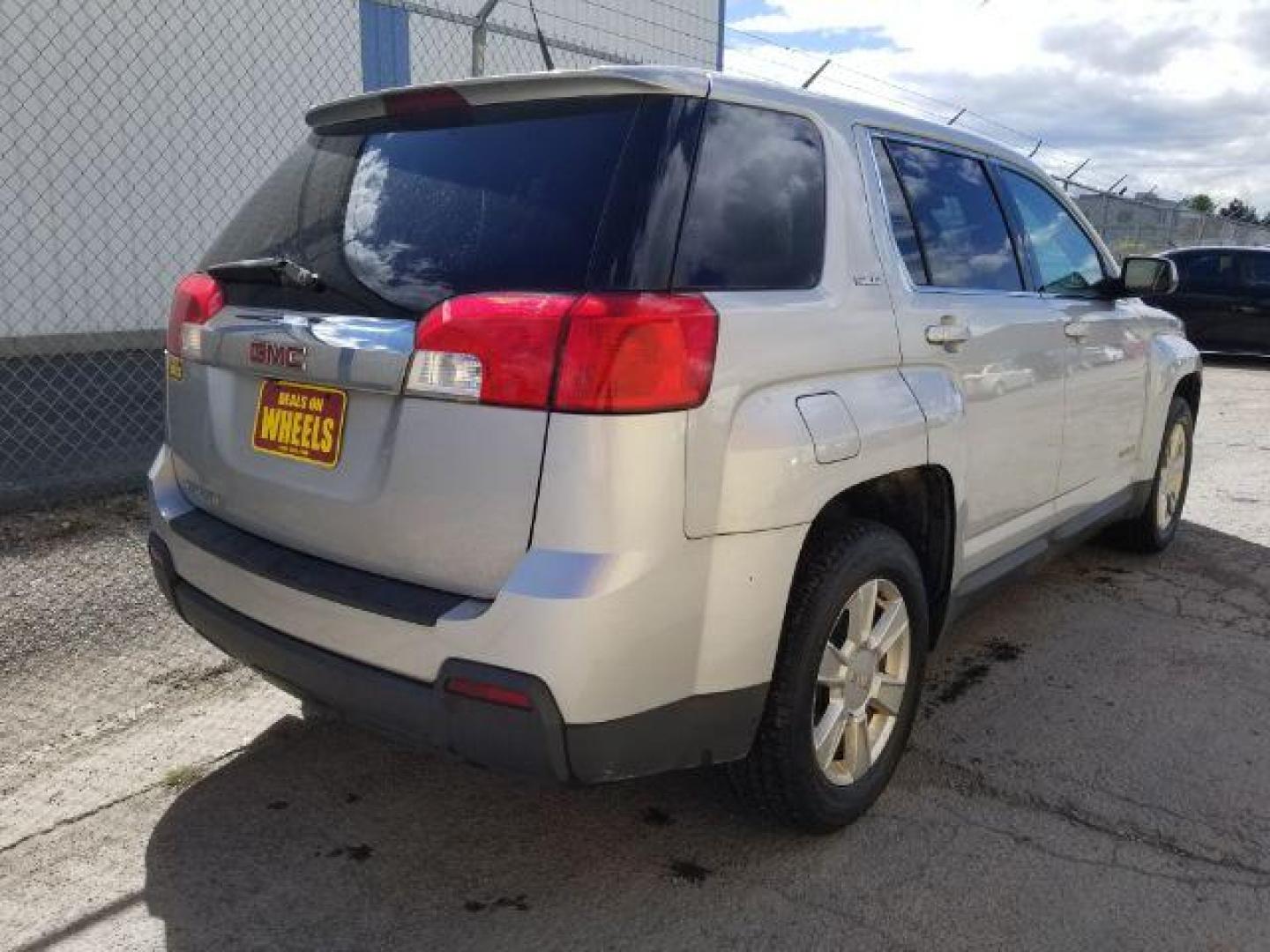 2011 GMC Terrain SLE1 FWD (2CTALMEC3B6) with an 2.4L L4 DOHC 16V engine, 6-Speed Automatic transmission, located at 4801 10th Ave S,, Great Falls, MT, 59405, 0.000000, 0.000000 - Photo#4