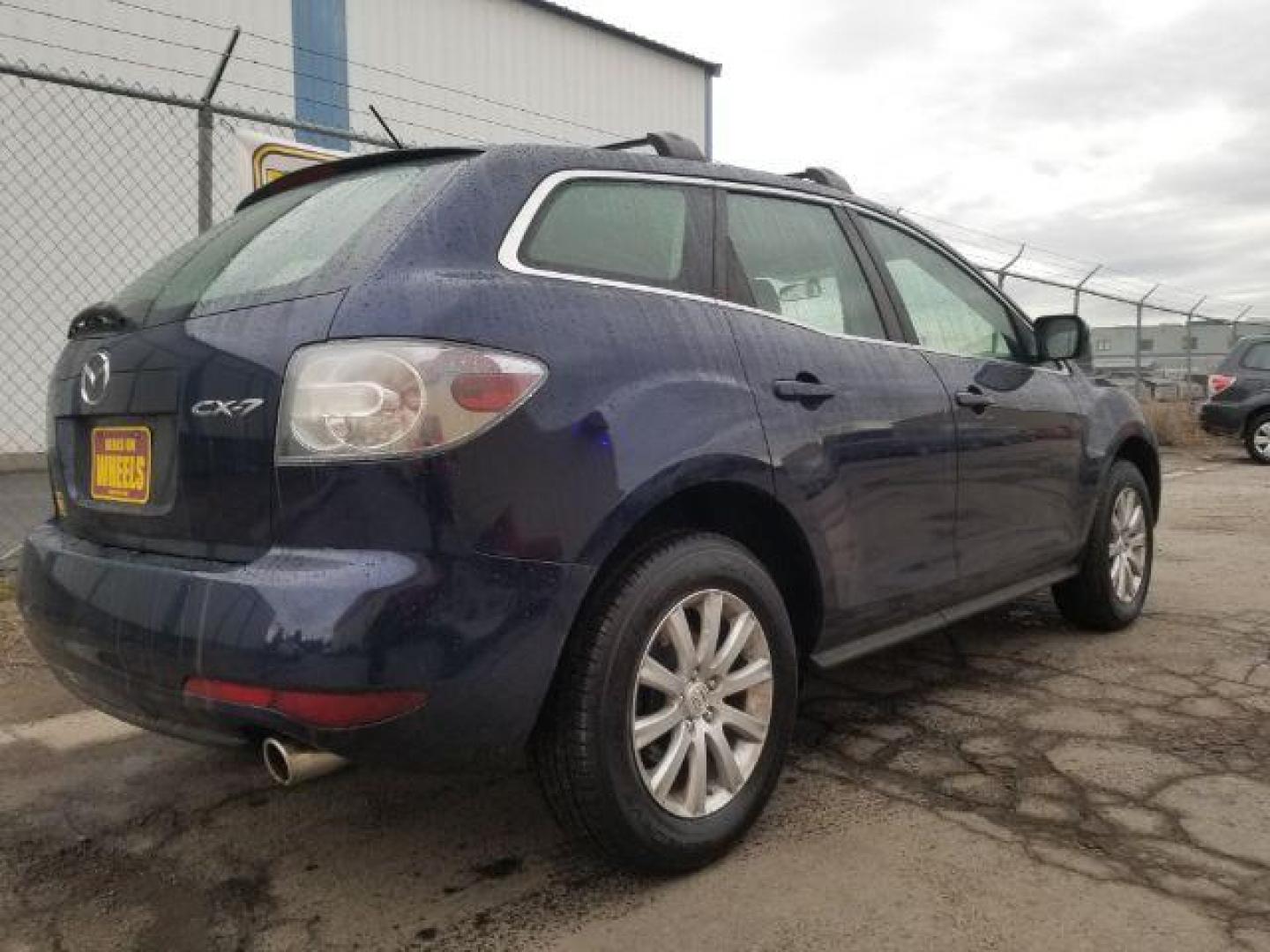 2011 Mazda CX-7 i SV (JM3ER2AM2B0) with an 2.5L L4 DOHC 16V engine, 5-Speed Automatic transmission, located at 601 E. Idaho St., Kalispell, MT, 59901, (406) 300-4664, 0.000000, 0.000000 - Photo#4