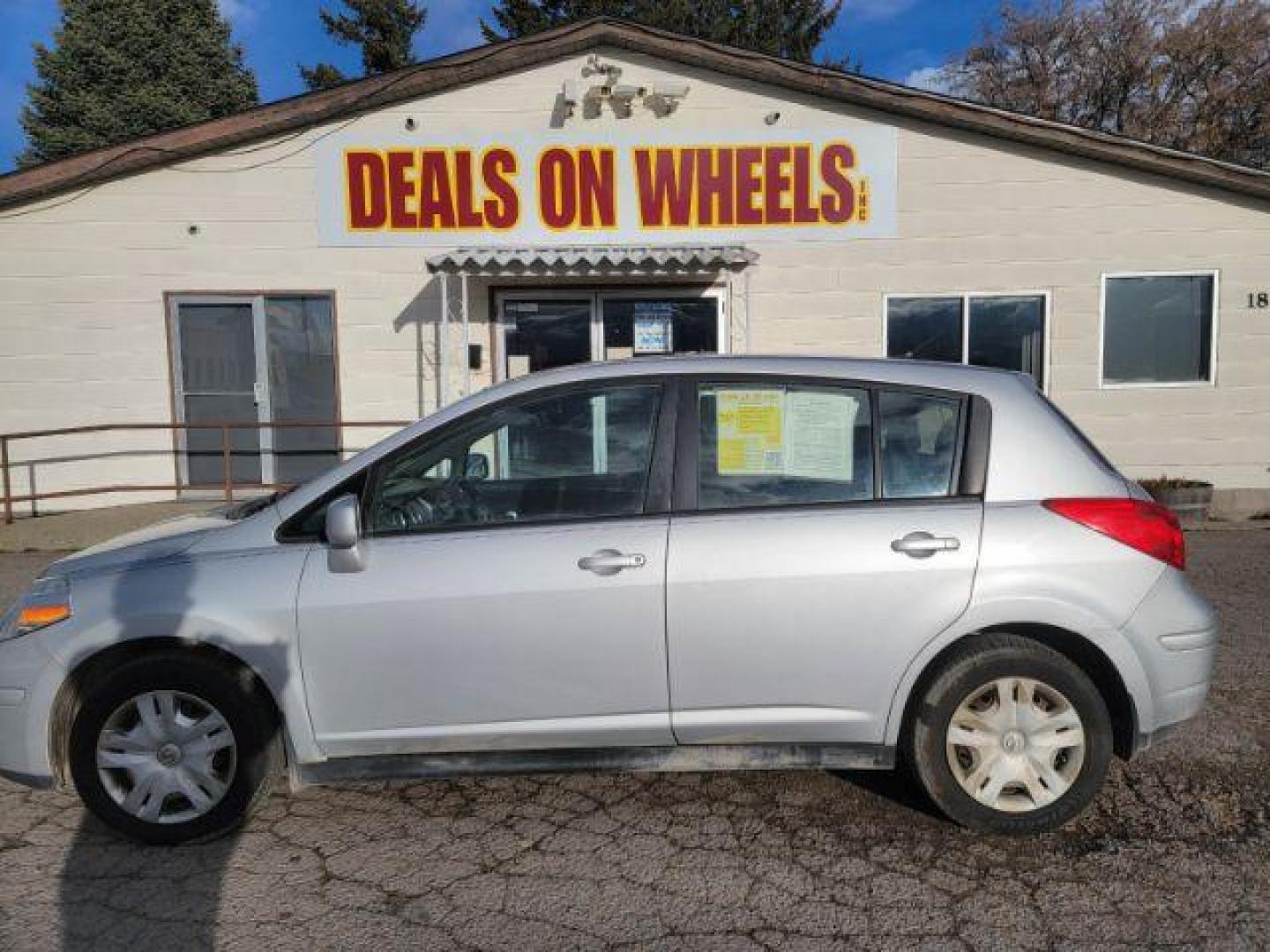 2011 Nissan Versa 1.8 SL Hatchback (3N1BC1CP7BL) with an 1.8L L4 DOHC 16V engine, Continuously Variable Transmission transmission, located at 1800 West Broadway, Missoula, 59808, (406) 543-1986, 46.881348, -114.023628 - Photo#4