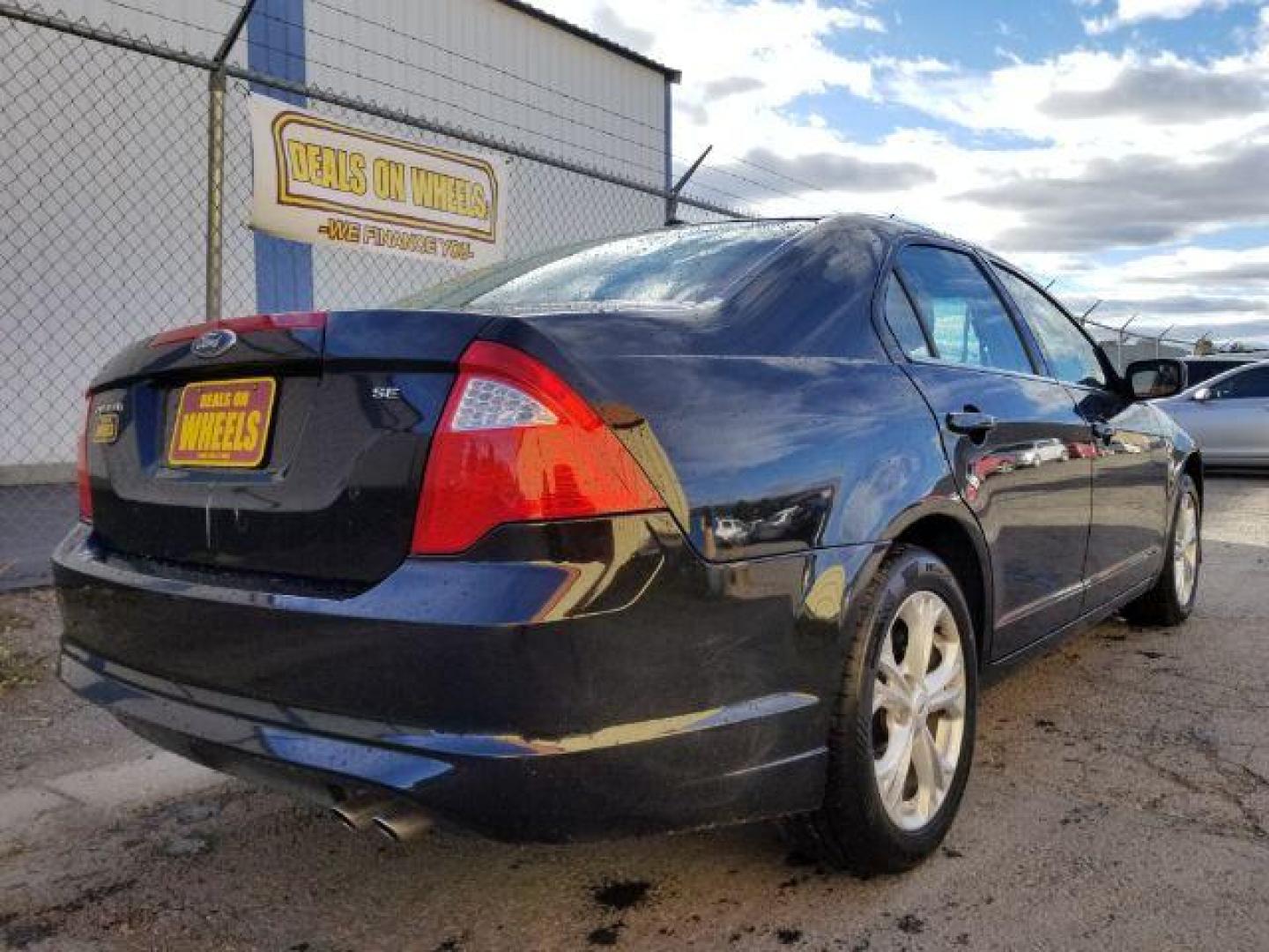 2012 Ford Fusion SE (3FAHP0HAXCR) with an 2.5L L4 DOHC 16V engine, located at 601 E. Idaho St., Kalispell, MT, 59901, (406) 300-4664, 0.000000, 0.000000 - Photo#4