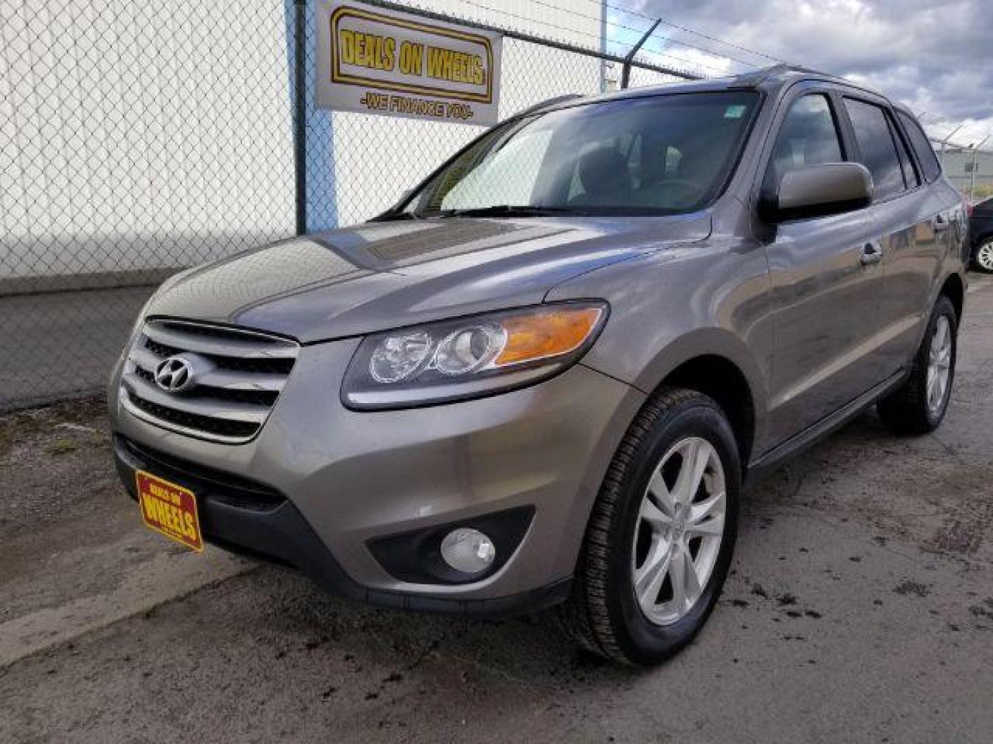 2012 Hyundai Santa Fe SE 3.5 4WD (5XYZHDAG9CG) with an 3.5L V6 DOHC 24V engine, 6-Speed Automatic transmission, located at 601 E. Idaho St., Kalispell, MT, 59901, (406) 300-4664, 0.000000, 0.000000 - Photo#0