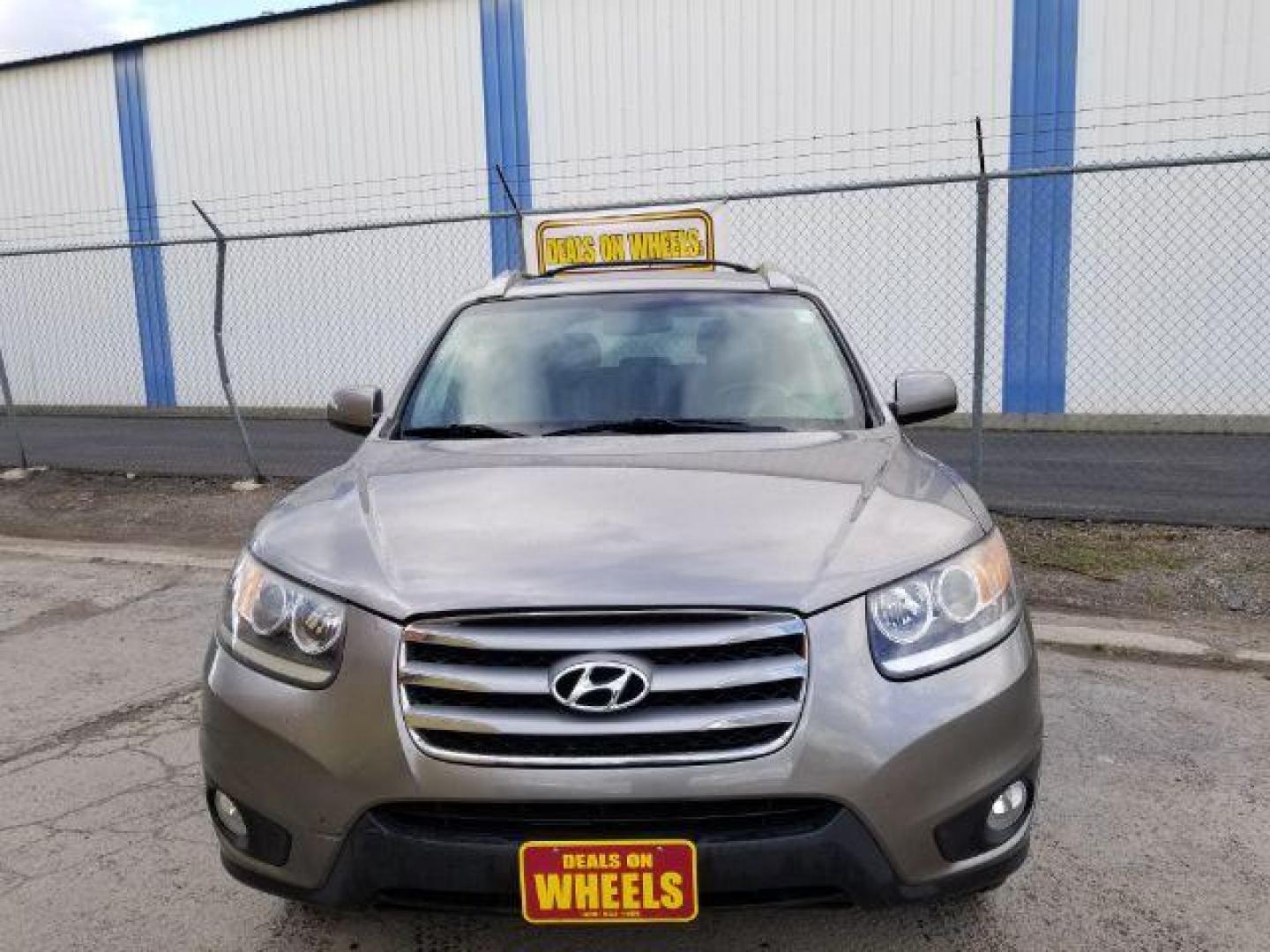 2012 Hyundai Santa Fe SE 3.5 4WD (5XYZHDAG9CG) with an 3.5L V6 DOHC 24V engine, 6-Speed Automatic transmission, located at 601 E. Idaho St., Kalispell, MT, 59901, (406) 300-4664, 0.000000, 0.000000 - Photo#1