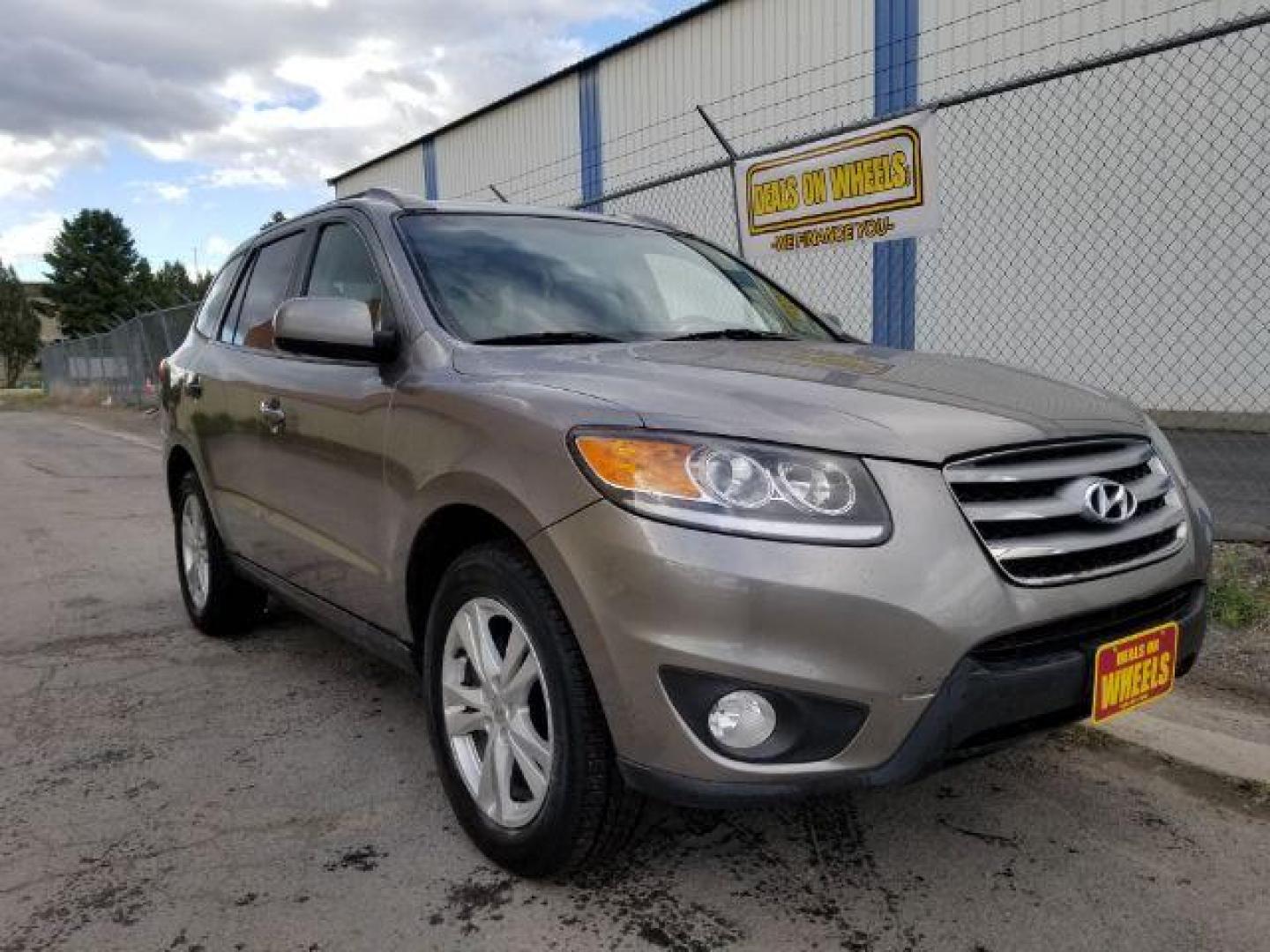 2012 Hyundai Santa Fe SE 3.5 4WD (5XYZHDAG9CG) with an 3.5L V6 DOHC 24V engine, 6-Speed Automatic transmission, located at 601 E. Idaho St., Kalispell, MT, 59901, (406) 300-4664, 0.000000, 0.000000 - Photo#6