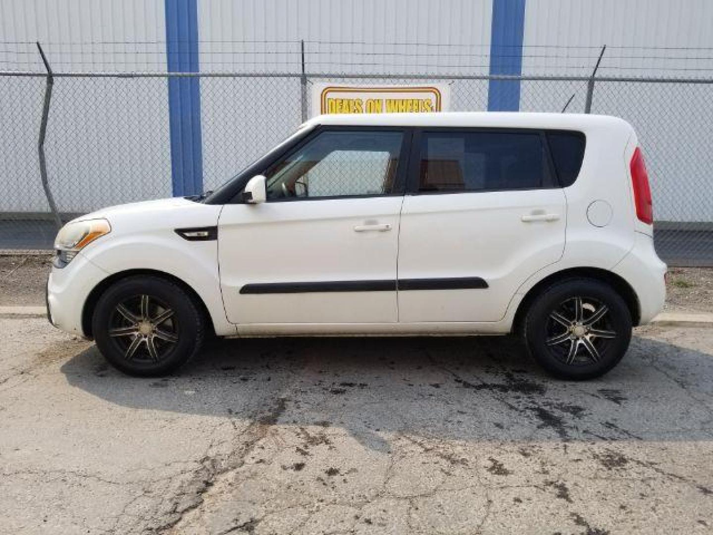 2012 Kia Soul Base (KNDJT2A58C7) with an 1.6L L4 DOHC 16V engine, 5-Speed Manual transmission, located at 4801 10th Ave S,, Great Falls, MT, 59405, 0.000000, 0.000000 - Photo#2