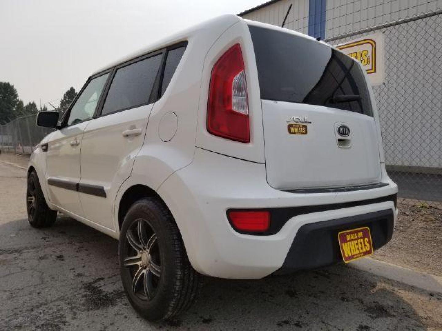 2012 Kia Soul Base (KNDJT2A58C7) with an 1.6L L4 DOHC 16V engine, 5-Speed Manual transmission, located at 4801 10th Ave S,, Great Falls, MT, 59405, 0.000000, 0.000000 - Photo#3