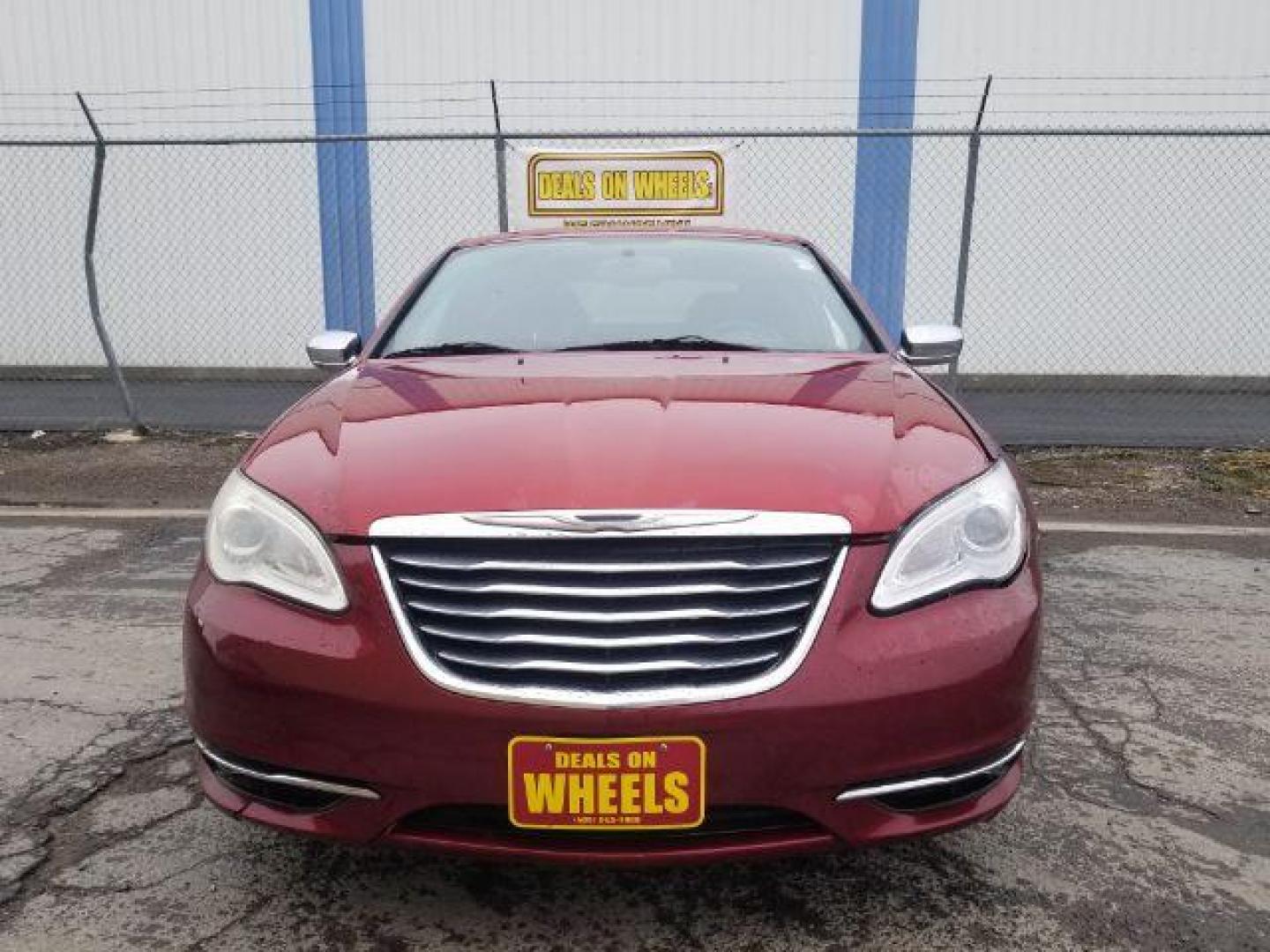 2013 Chrysler 200 Limited (1C3CCBCG7DN) with an 3.6L V6 DOHC 24V FFV engine, 6-Speed Automatic transmission, located at 601 E. Idaho St., Kalispell, MT, 59901, (406) 300-4664, 0.000000, 0.000000 - Photo#0