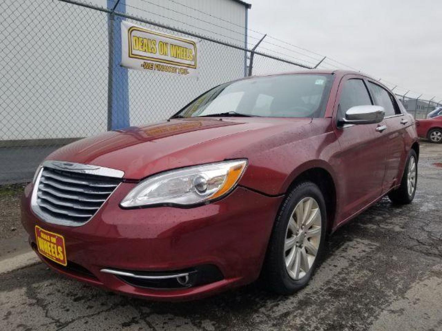 2013 Chrysler 200 Limited (1C3CCBCG7DN) with an 3.6L V6 DOHC 24V FFV engine, 6-Speed Automatic transmission, located at 601 E. Idaho St., Kalispell, MT, 59901, (406) 300-4664, 0.000000, 0.000000 - Photo#1