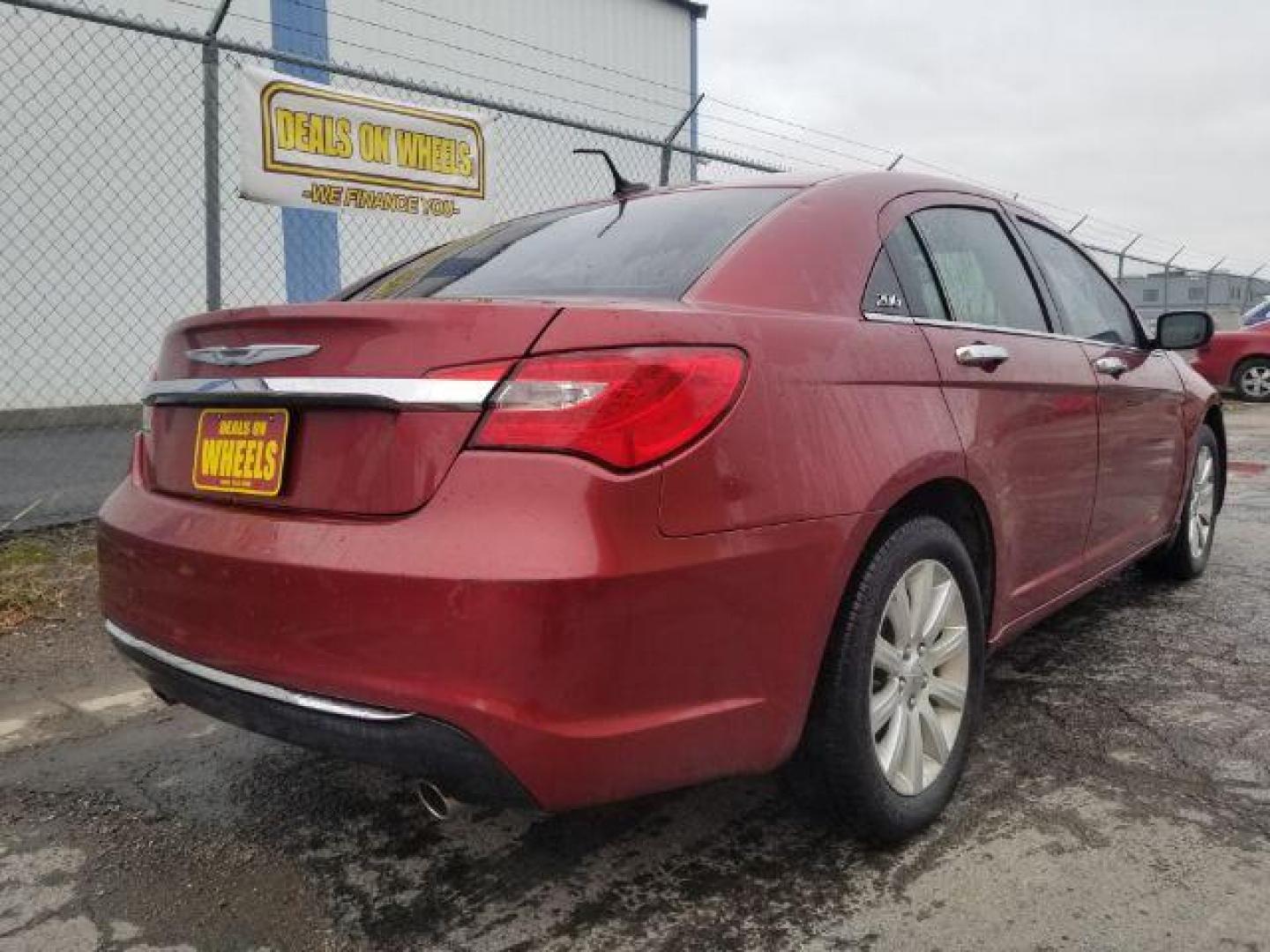 2013 Chrysler 200 Limited (1C3CCBCG7DN) with an 3.6L V6 DOHC 24V FFV engine, 6-Speed Automatic transmission, located at 601 E. Idaho St., Kalispell, MT, 59901, (406) 300-4664, 0.000000, 0.000000 - Photo#4