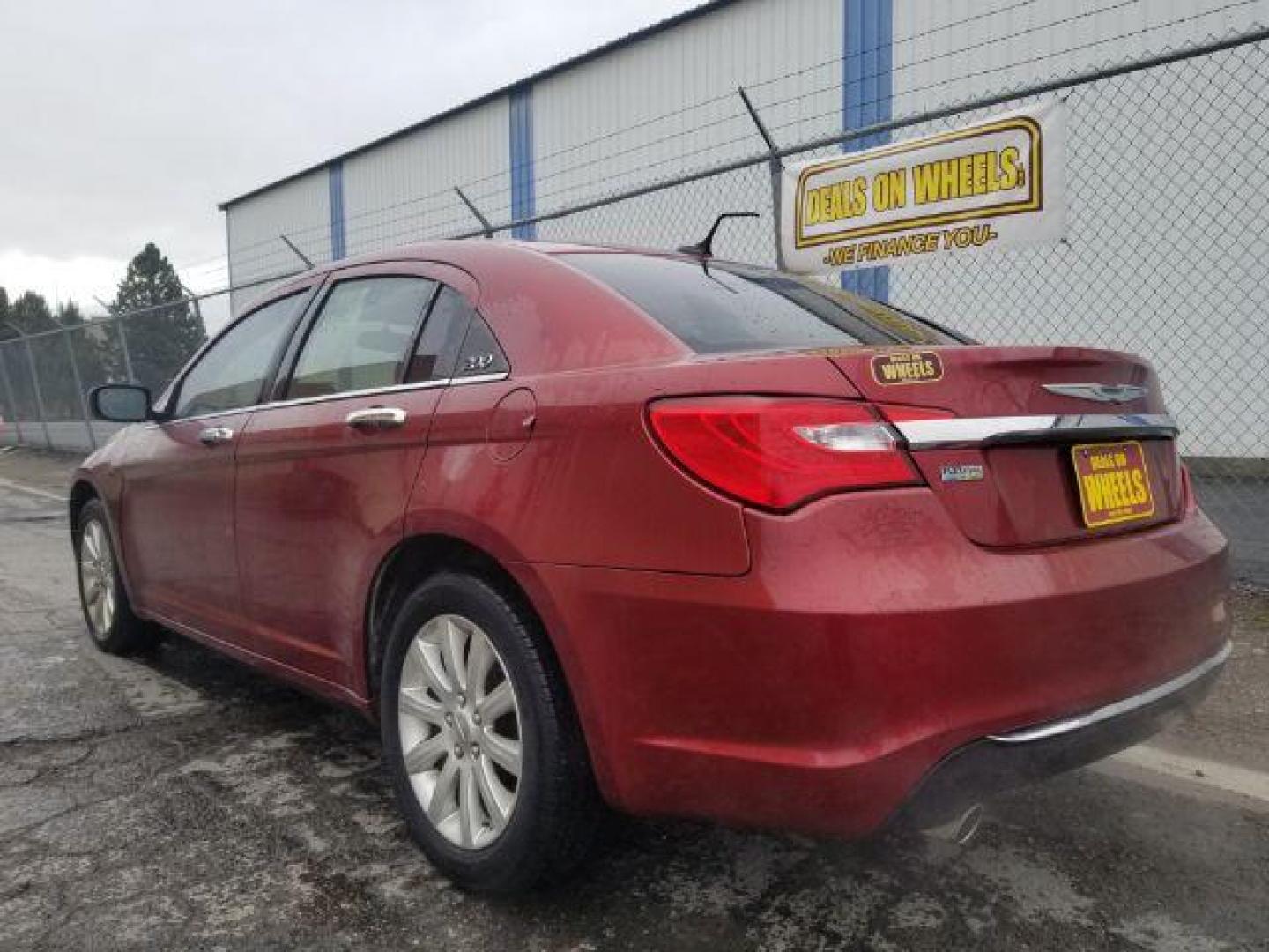 2013 Chrysler 200 Limited (1C3CCBCG7DN) with an 3.6L V6 DOHC 24V FFV engine, 6-Speed Automatic transmission, located at 601 E. Idaho St., Kalispell, MT, 59901, (406) 300-4664, 0.000000, 0.000000 - Photo#5