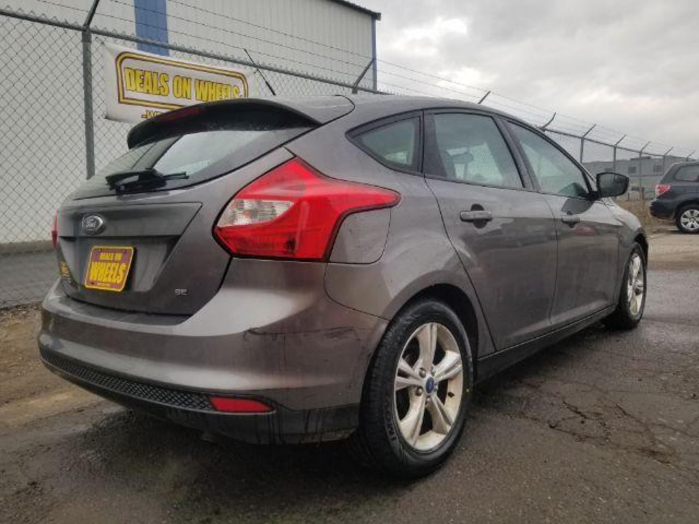 2013 Ford Focus SE Hatch (1FADP3K29DL) with an 2.0L L4 DOHC 16V engine, located at 601 E. Idaho St., Kalispell, MT, 59901, (406) 300-4664, 0.000000, 0.000000 - Photo#4