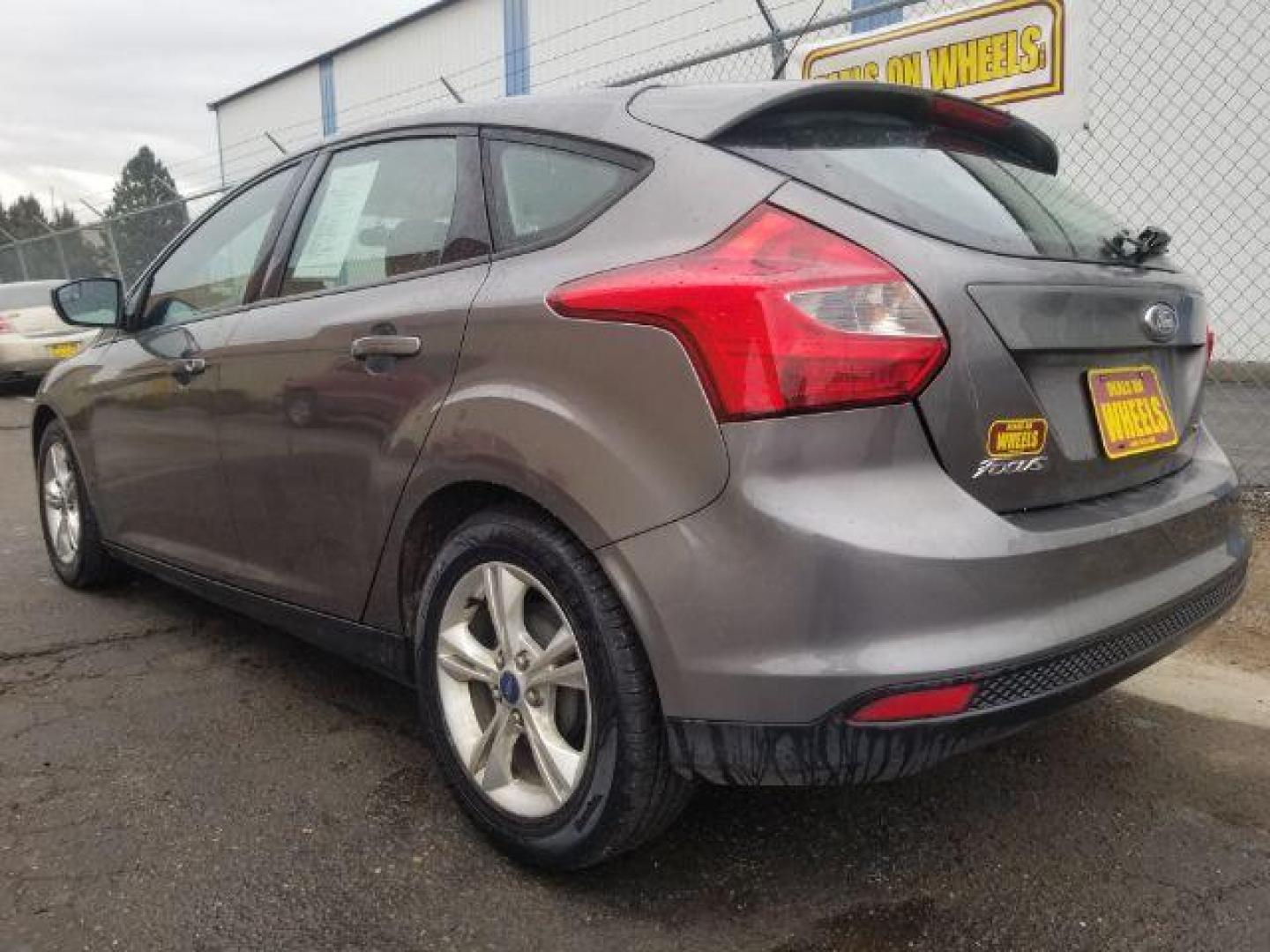 2013 Ford Focus SE Hatch (1FADP3K29DL) with an 2.0L L4 DOHC 16V engine, located at 601 E. Idaho St., Kalispell, MT, 59901, (406) 300-4664, 0.000000, 0.000000 - Photo#5