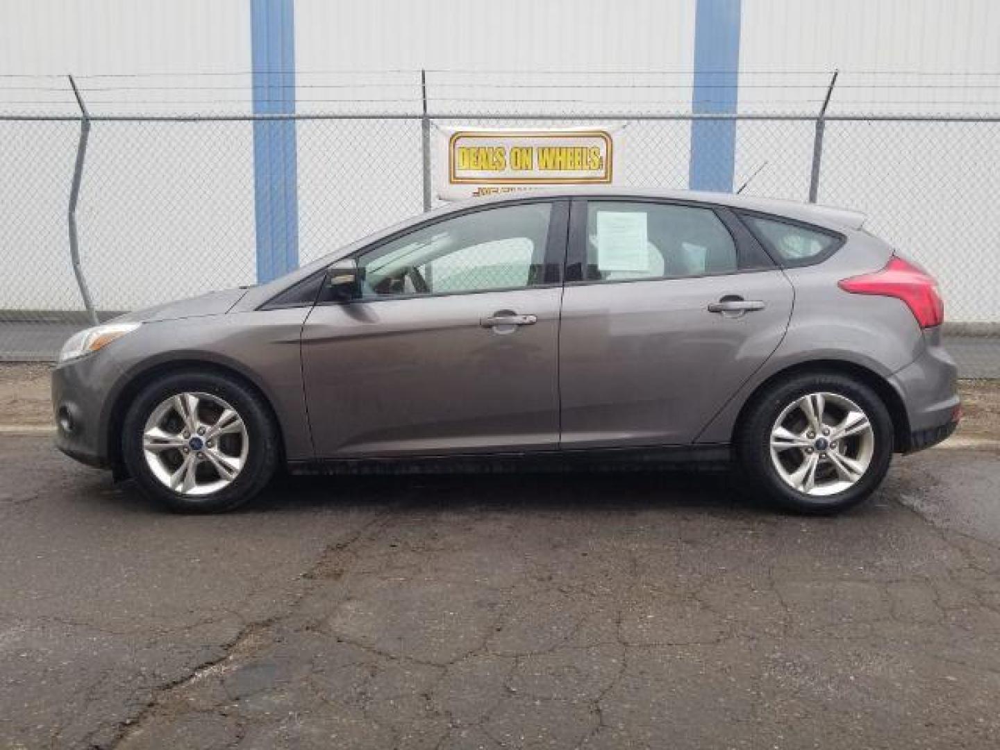 2013 Ford Focus SE Hatch (1FADP3K29DL) with an 2.0L L4 DOHC 16V engine, located at 601 E. Idaho St., Kalispell, MT, 59901, (406) 300-4664, 0.000000, 0.000000 - Photo#6