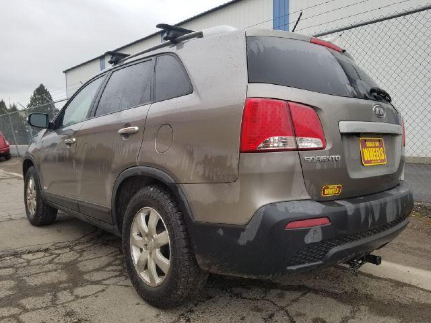 2013 Kia Sorento LX 4WD (5XYKTCA67DG) with an 2.4L L4 DOHC 16V engine, 6-Speed Automatic transmission, located at 601 E. Idaho St., Kalispell, MT, 59901, (406) 300-4664, 0.000000, 0.000000 - Photo#5