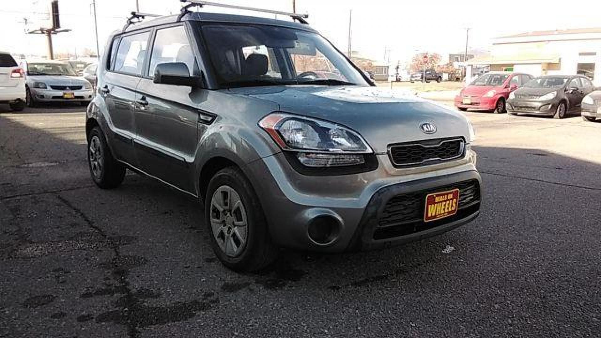 2013 Kia Soul Base (KNDJT2A59D7) with an 1.6L L4 DOHC 16V engine, 5-Speed Manual transmission, located at 1821 N Montana Ave., Helena, MT, 59601, 0.000000, 0.000000 - Photo#2