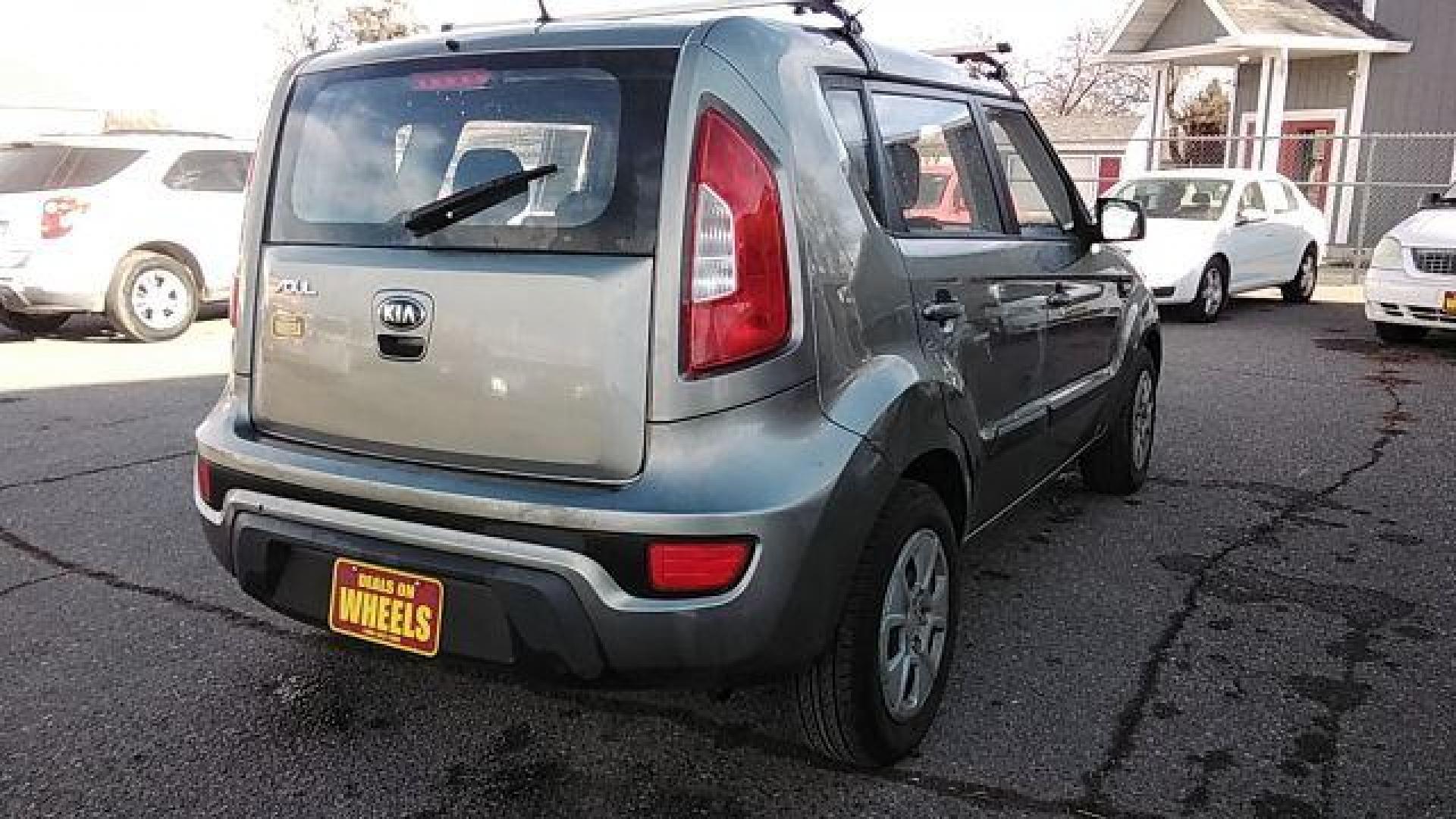 2013 Kia Soul Base (KNDJT2A59D7) with an 1.6L L4 DOHC 16V engine, 5-Speed Manual transmission, located at 1821 N Montana Ave., Helena, MT, 59601, 0.000000, 0.000000 - Photo#4