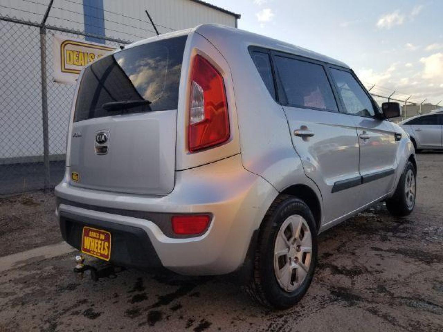 2013 Kia Soul Base (KNDJT2A50D7) with an 1.6L L4 DOHC 16V engine, 5-Speed Manual transmission, located at 4047 Montana Ave., Billings, MT, 59101, 45.770847, -108.529800 - Photo#4