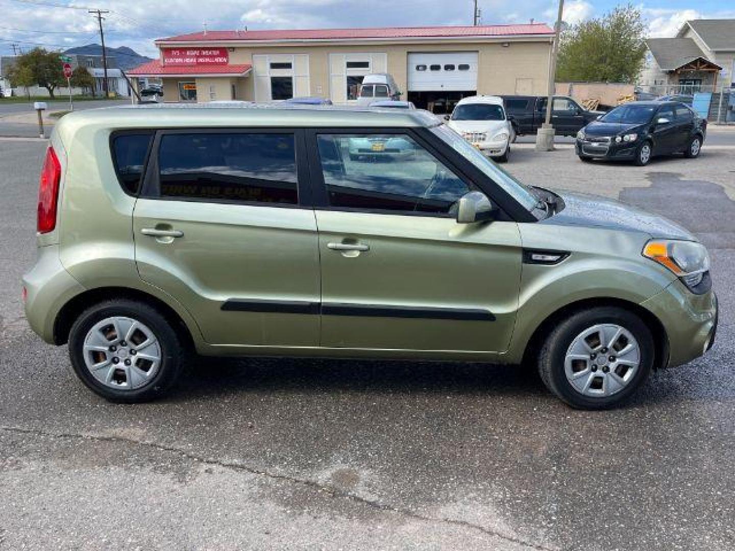 2013 Kia Soul Base (KNDJT2A57D7) with an 1.6L L4 DOHC 16V engine, Automatic transmission, located at 1821 N Montana Ave., Helena, MT, 59601, 0.000000, 0.000000 - Photo#3