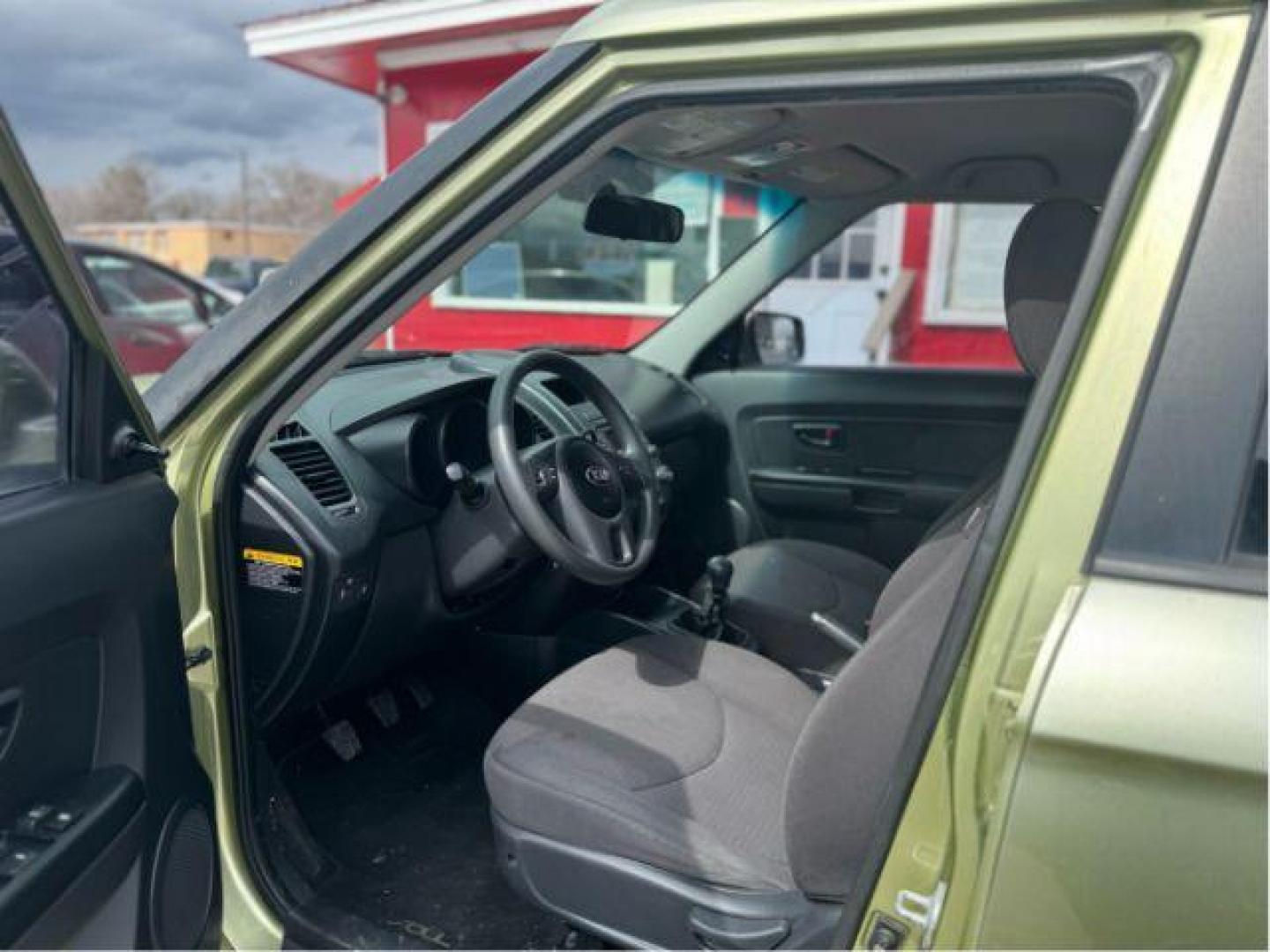 2013 Kia Soul Base (KNDJT2A51D7) with an 1.6L L4 DOHC 16V engine, 5-Speed Manual transmission, located at 601 E. Idaho St., Kalispell, MT, 59901, (406) 300-4664, 0.000000, 0.000000 - Photo#8