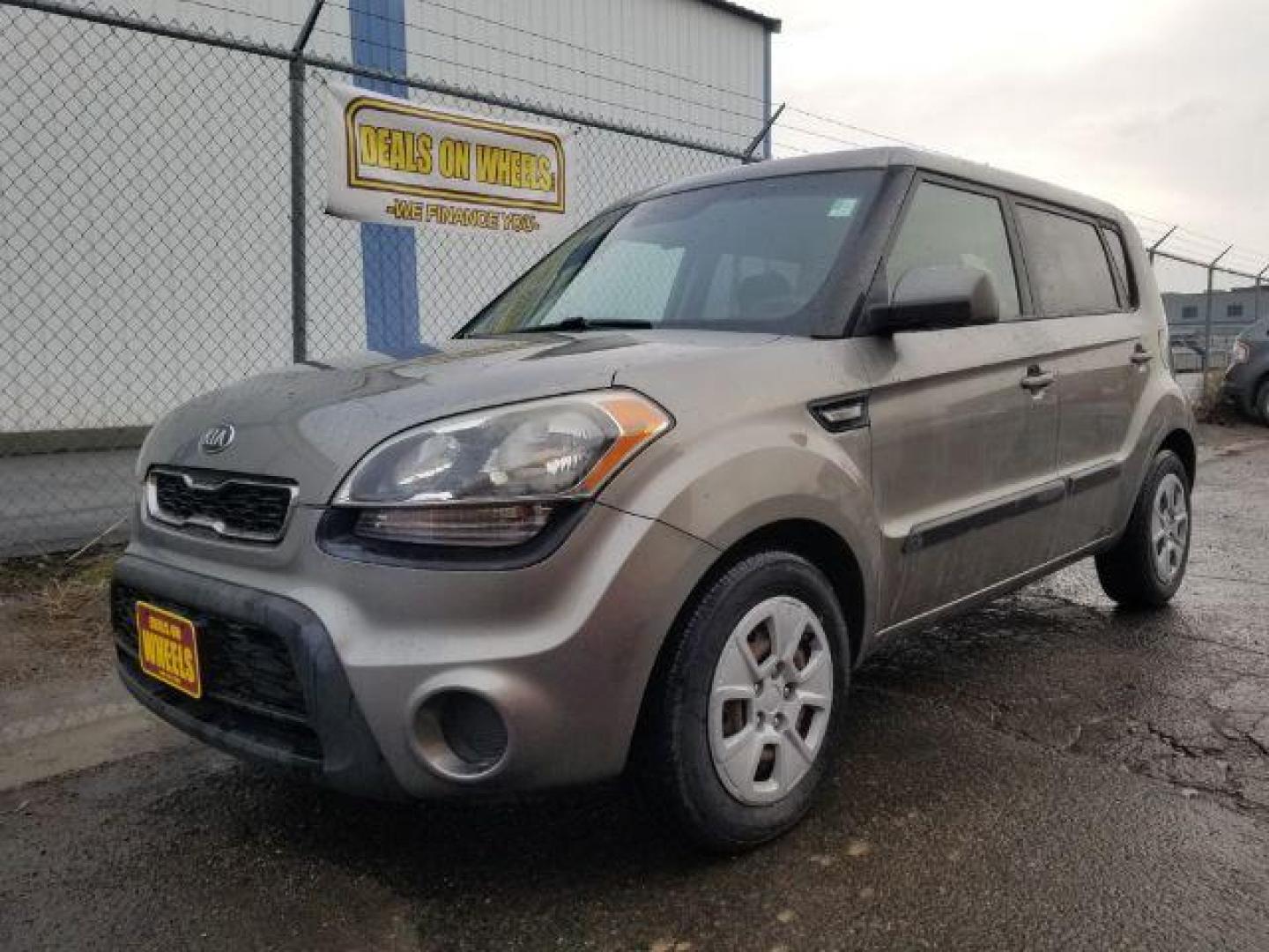 2013 Kia Soul Base (KNDJT2A57D7) with an 1.6L L4 DOHC 16V engine, 5-Speed Manual transmission, located at 601 E. Idaho St., Kalispell, MT, 59901, (406) 300-4664, 0.000000, 0.000000 - Photo#9