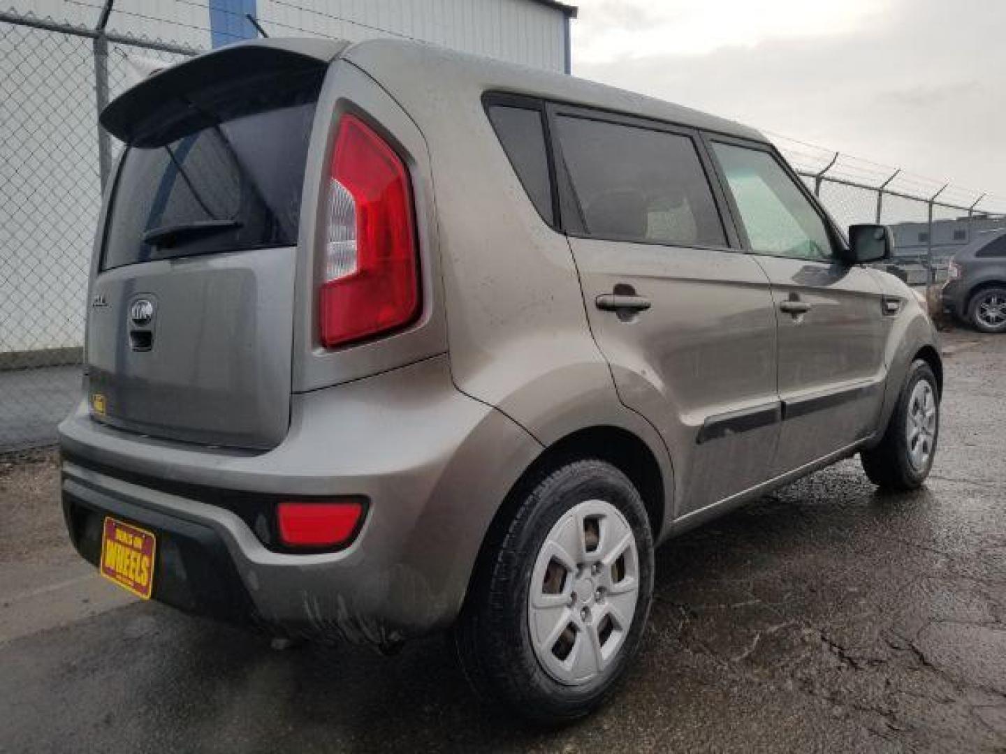 2013 Kia Soul Base (KNDJT2A57D7) with an 1.6L L4 DOHC 16V engine, 5-Speed Manual transmission, located at 601 E. Idaho St., Kalispell, MT, 59901, (406) 300-4664, 0.000000, 0.000000 - Photo#7