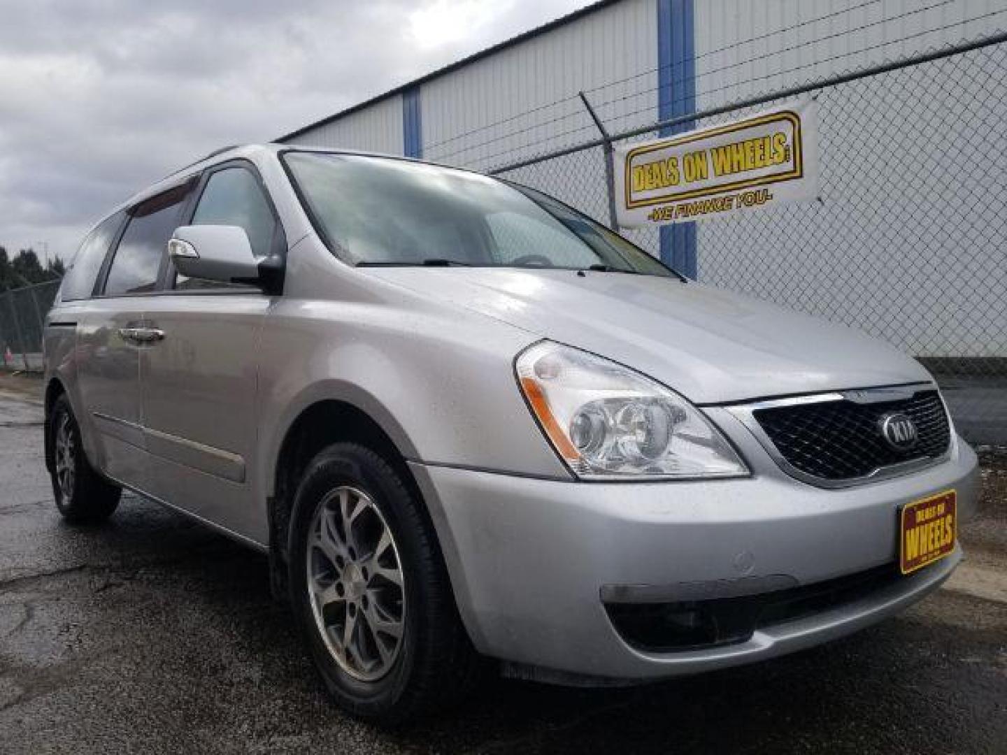 2014 Kia Sedona EX LWB (KNDMH4C76E6) with an 3.8L V6 DOHC 24V engine, 5-Speed Automatic transmission, located at 4801 10th Ave S,, Great Falls, MT, 59405, 0.000000, 0.000000 - Photo#2