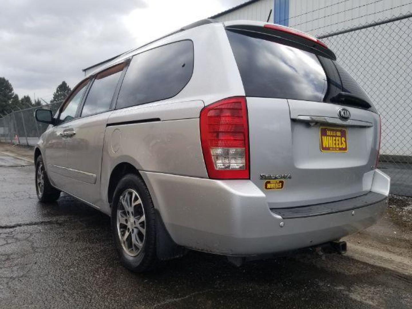 2014 Kia Sedona EX LWB (KNDMH4C76E6) with an 3.8L V6 DOHC 24V engine, 5-Speed Automatic transmission, located at 4801 10th Ave S,, Great Falls, MT, 59405, 0.000000, 0.000000 - Photo#5