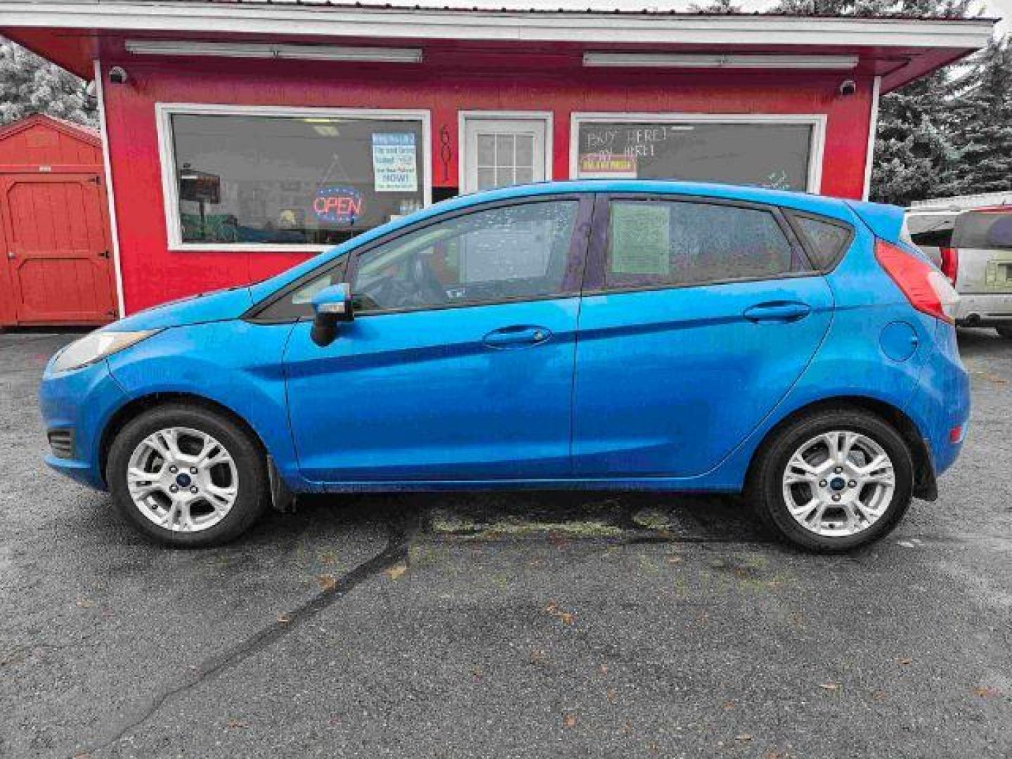 2015 Ford Fiesta SE Hatchback (3FADP4EJ6FM) with an 1.6L L4 DOHC 16V engine, located at 601 E. Idaho St., Kalispell, MT, 59901, (406) 300-4664, 0.000000, 0.000000 - Photo#1