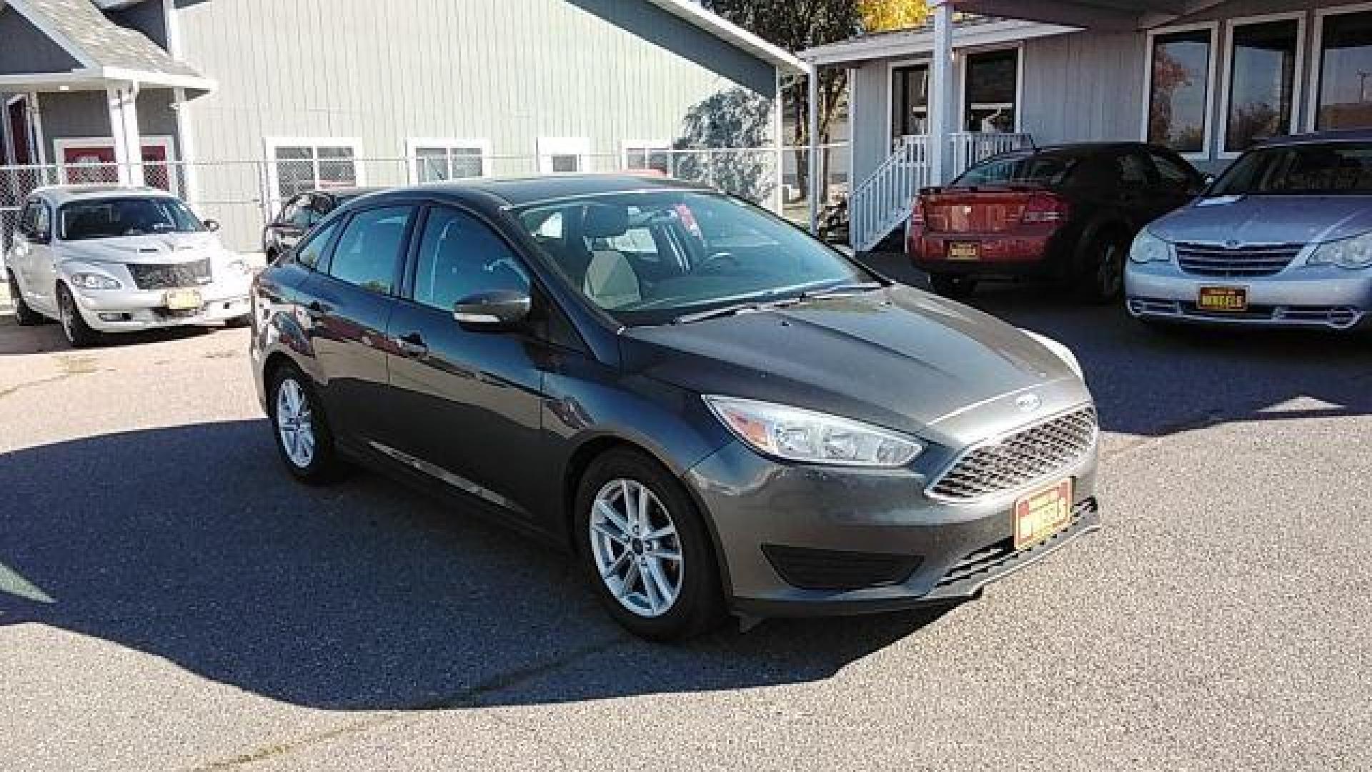 2015 Ford Focus SE Sedan (1FADP3F29FL) with an 2.0L L4 DOHC 16V engine, located at 1821 N Montana Ave., Helena, MT, 59601, 0.000000, 0.000000 - Photo#2