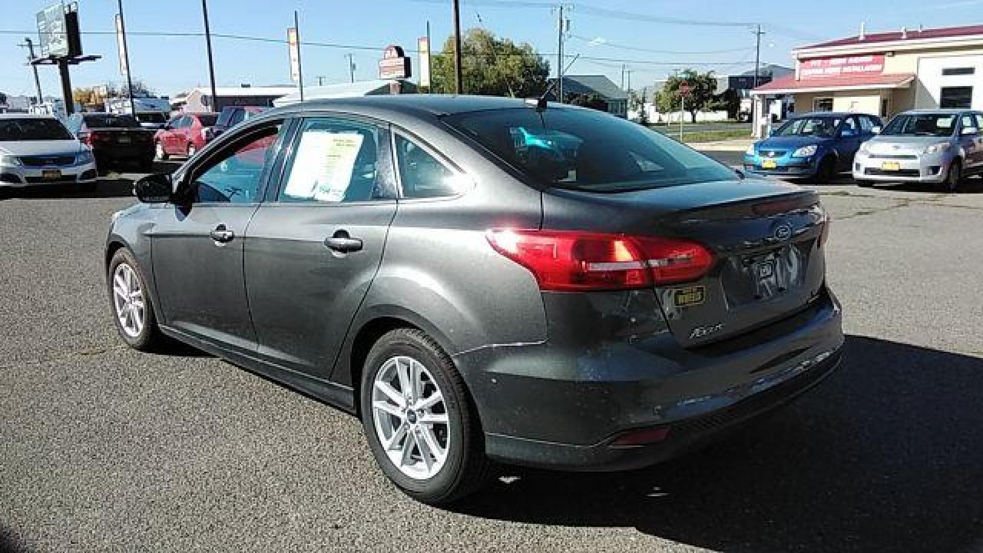 2015 Ford Focus SE Sedan (1FADP3F29FL) with an 2.0L L4 DOHC 16V engine, located at 1821 N Montana Ave., Helena, MT, 59601, 0.000000, 0.000000 - Photo#6