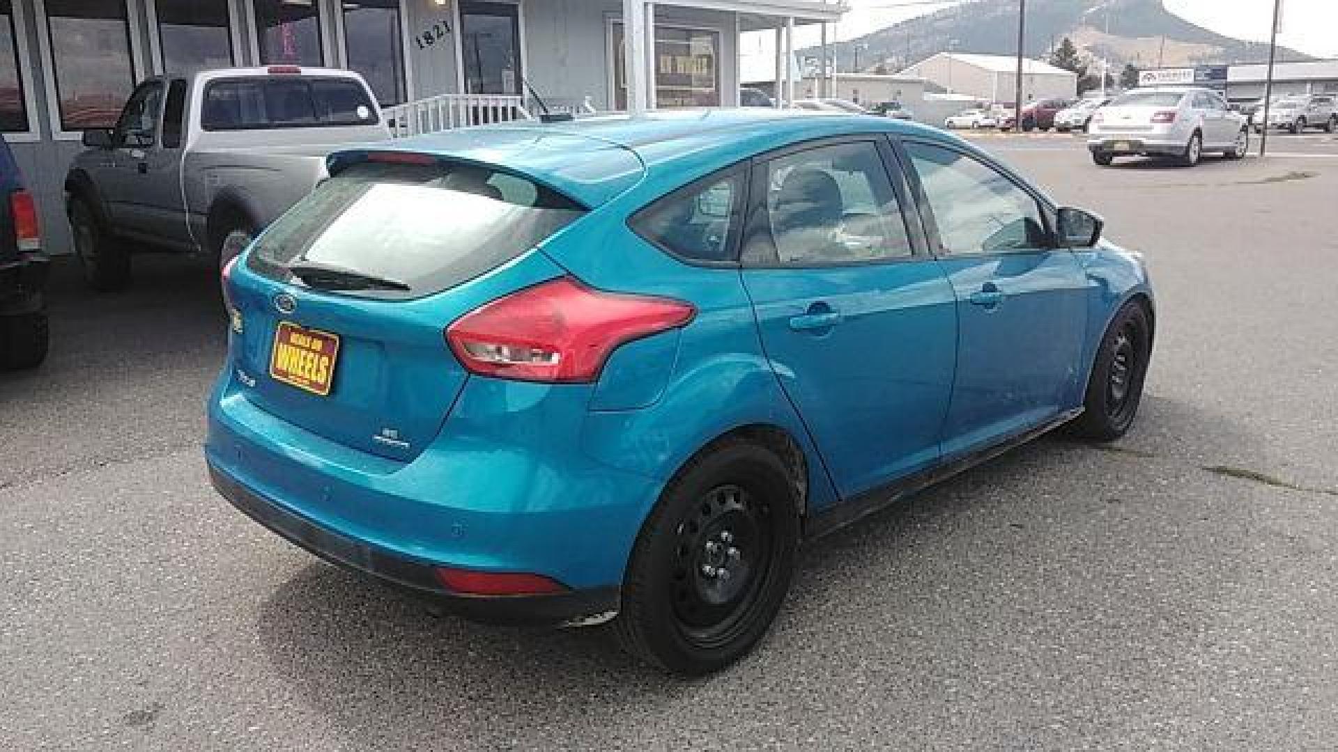 2015 Ford Focus SE Hatch (1FADP3K29FL) with an 2.0L L4 DOHC 16V engine, 5-Speed Manual transmission, located at 1821 N Montana Ave., Helena, MT, 59601, 0.000000, 0.000000 - Photo#4