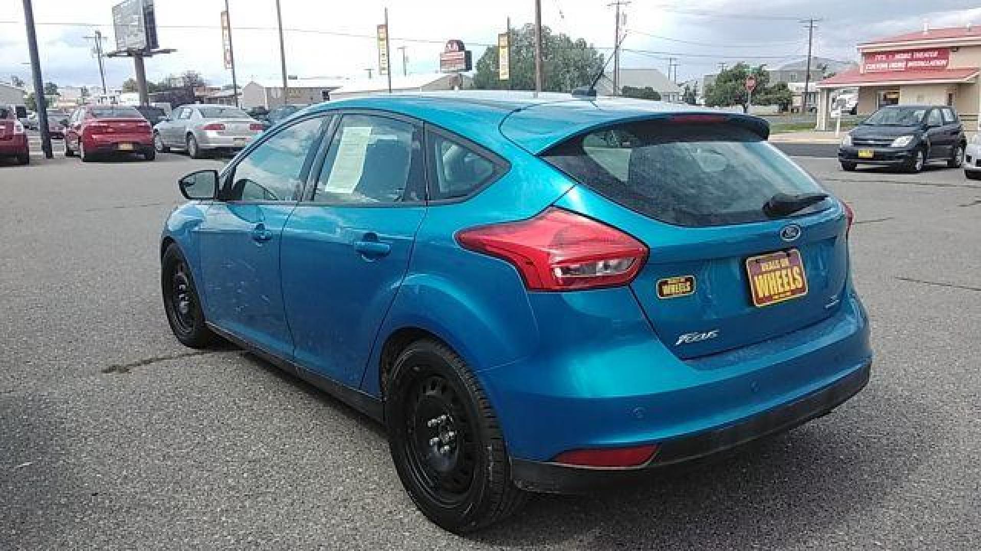 2015 Ford Focus SE Hatch (1FADP3K29FL) with an 2.0L L4 DOHC 16V engine, 5-Speed Manual transmission, located at 1821 N Montana Ave., Helena, MT, 59601, 0.000000, 0.000000 - Photo#6