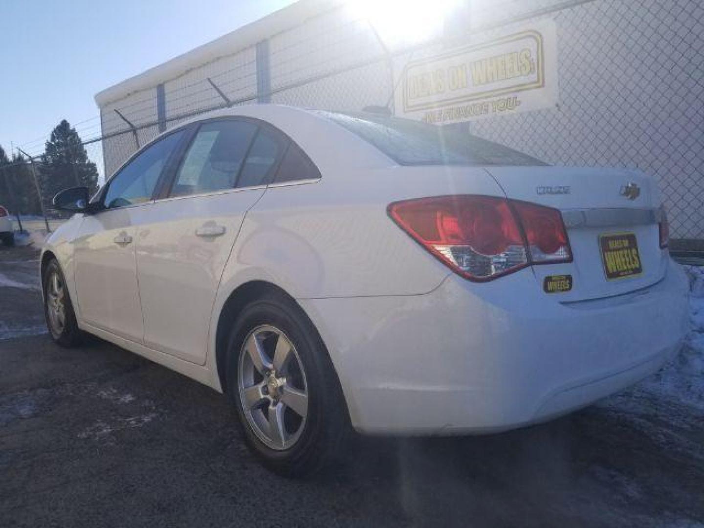 2016 Chevrolet Cruze Limited 1LT Auto (1G1PE5SB0G7) with an 1.4L L4 DOHC 16V TURBO engine, 6-Speed Automatic transmission, located at 1821 N Montana Ave., Helena, MT, 59601, 0.000000, 0.000000 - Photo#5